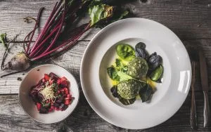 Spinatknödel auf Teller