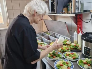 Es ist nie zu spät! 80-Jährige eröffnet veganes Restaurant