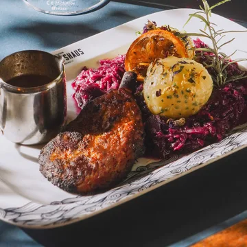 © -- Veganes Gansl mit Rotkraut