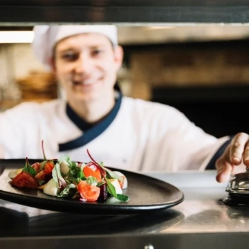 Jetzt bewerben: Freie Lehrstellen für die vegetarische Kochlehre!