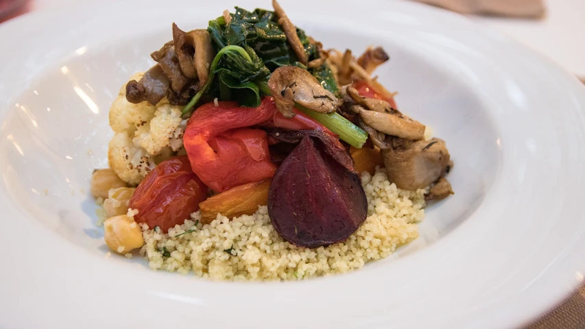 lachanika_se_kouskous_gemuese_auf_couscous.jpg