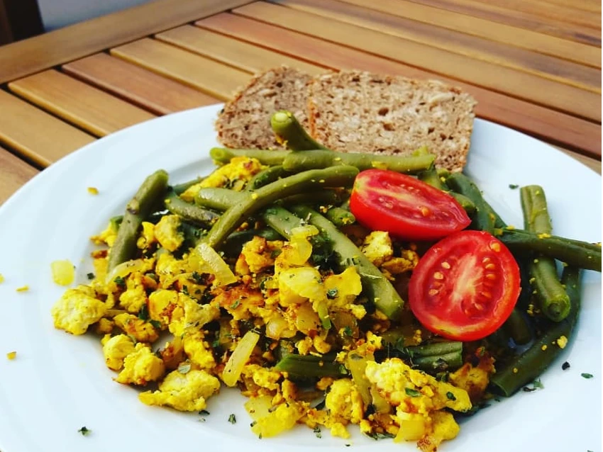 Tofu-Scramble mit Fisolen