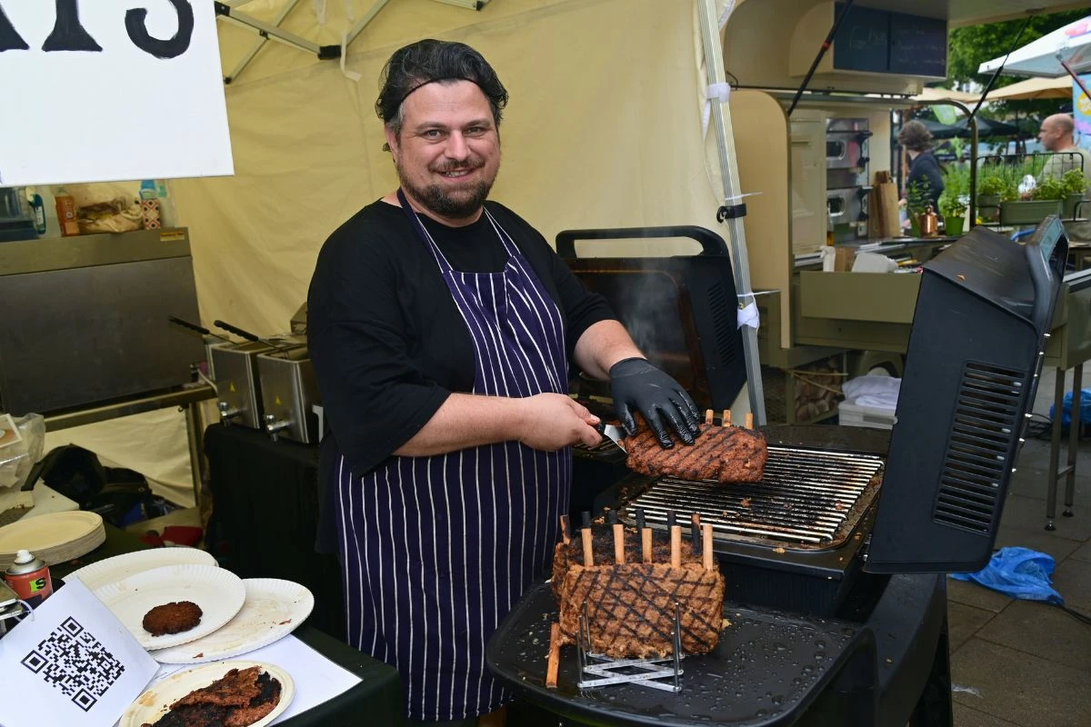 veganmania_mq_2024_jablonskis_spareribs_johannes_grabner_3.jpg