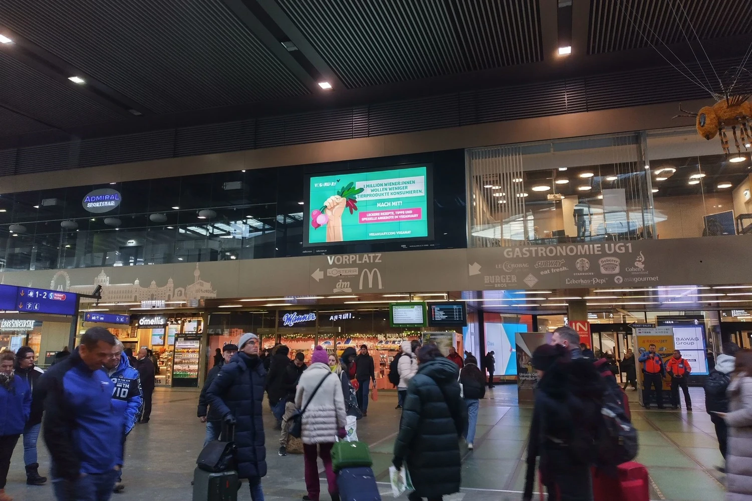 veganuary-werbung_am_wiener_hauptbahnhof_quer_c_fabian_plank_cut.jpg